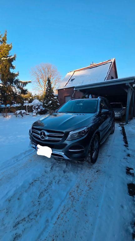 Grau Gebraucht 2017 Mercedes GLE350 SUV | 34.500 € (Fairer Preis) - Bild 1/4