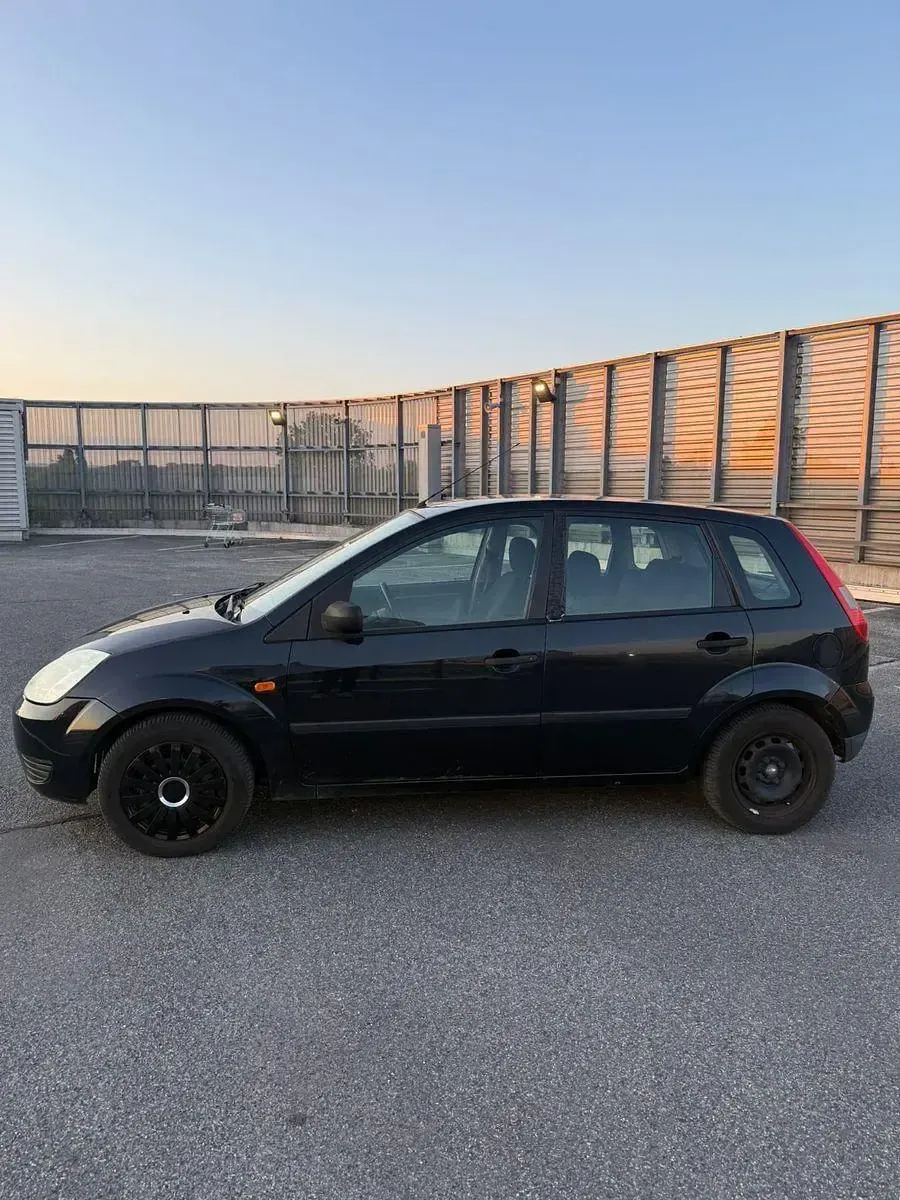 Gebraucht Ford Fiesta 80 PS (58 kW) 2002 Schwarz Kleinwagen