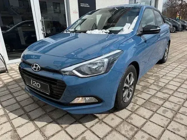 Gebraucht Hyundai i20 Passion 101 PS (74 kW) 2018 Blau Limousine