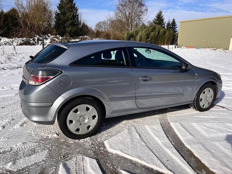 Gebraucht Opel Astra GTC Edition 140 PS (102 kW) 2006 Silber Coupé