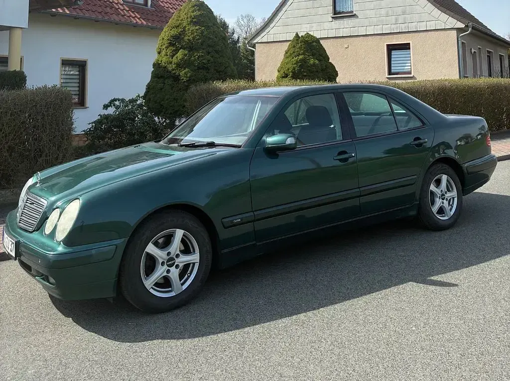 Second-hand Mercedes 240 170 CP (125 kW) 2000 Verde Berlinǎ