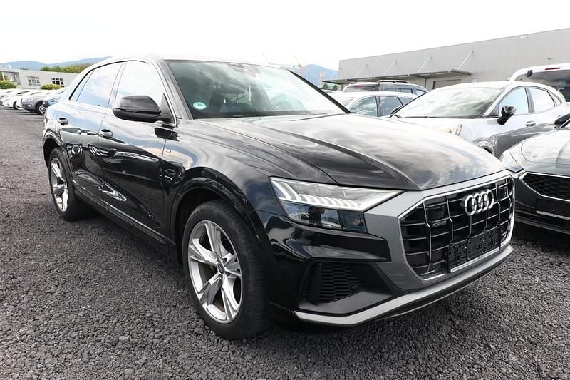 Gebraucht Audi Q8 S-Line 340 PS (250 kW) 2020 Orcaschwarz metallic SUV