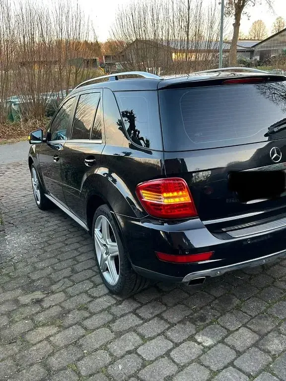 Gebraucht Mercedes ML350 Edition 231 PS (169 kW) 2011 Schwarz SUV