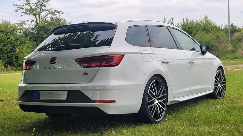 Weiß Gebraucht 2018 Seat Leon ST Beats Kombi | 15.800 € (Fairer Preis) - Bild 1/4