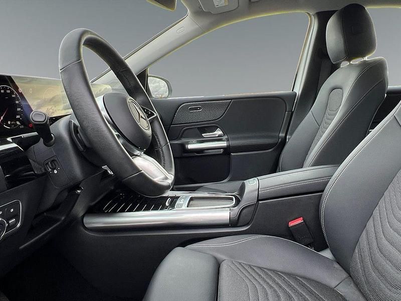 Gebraucht Mercedes B200 177 PS (130 kW) 2023 Weiß Kleinwagen