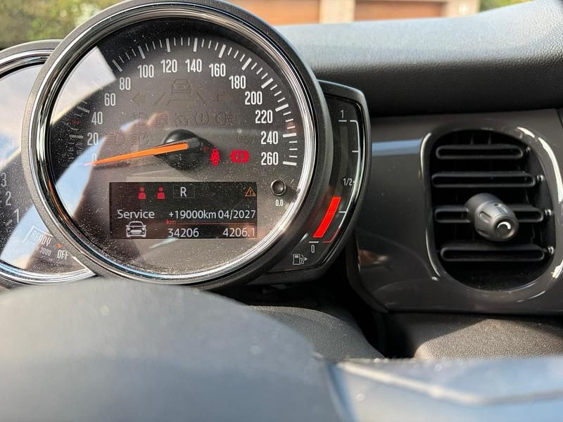 Second-hand Mini ONE 102 CP (75 kW) 2021 Negru Hatchback