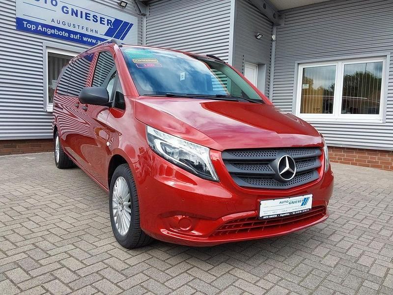 Rot Gebraucht 2019 Mercedes Vito Van / Kleinbus | 29.900 € (Etwas zu teuer) - Bild 1/4