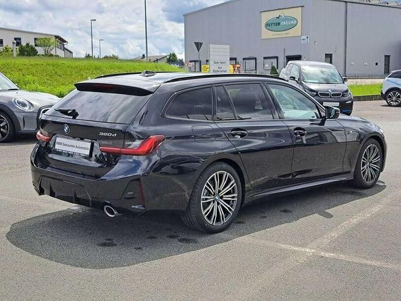 Gebraucht BMW 320 M Sport 190 PS (139 kW) 2023 Black sapphire Kombi