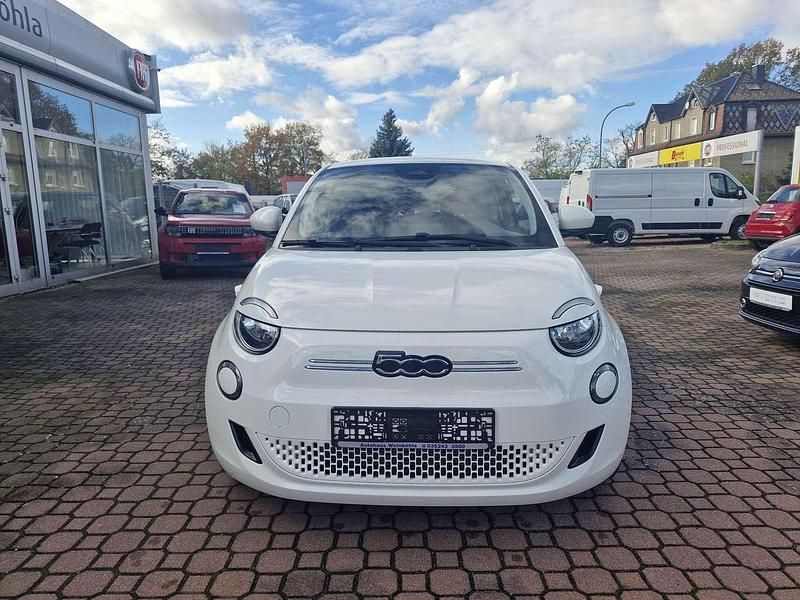 Gebraucht Fiat 500e 86 kW (118 PS) 2023 Arktis weiß Limousine