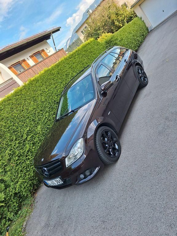 Braun Gebraucht 2011 Mercedes C220 Limousine | 5.100 € (Fairer Preis) - Bild 1/4