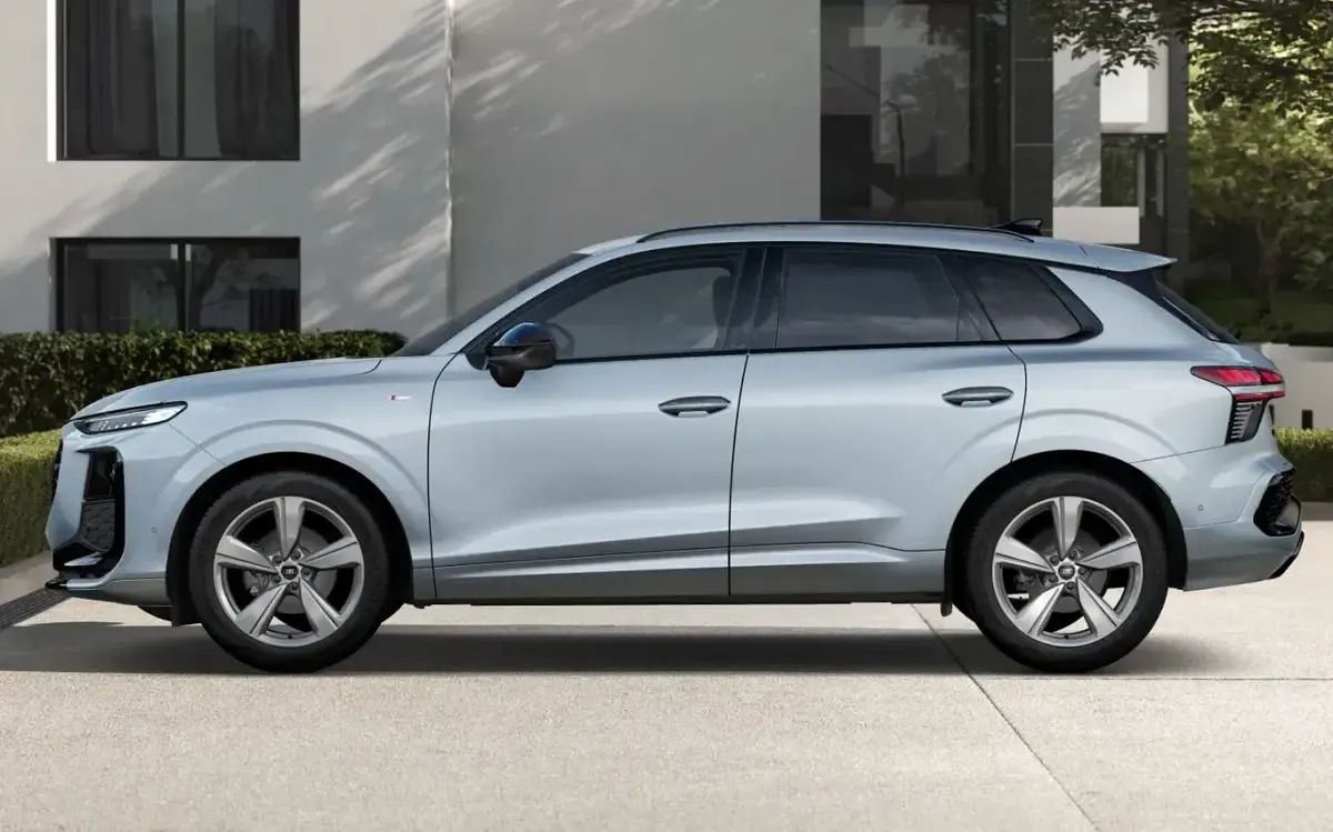 Nouă Audi Q3 Comfort 265 CP (194 kW) 2025 Gri SUV