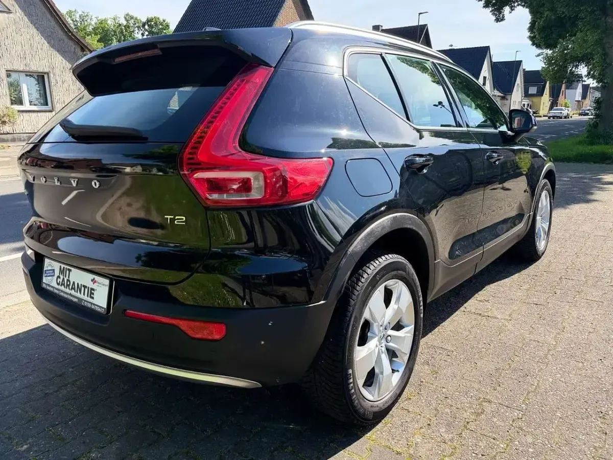 Gebraucht Volvo XC40 Momentum 129 PS (94 kW) 2022 Schwarz SUV