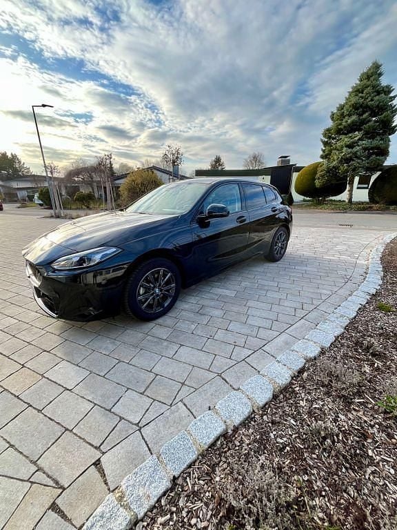 Gebraucht BMW 116 Shadowline 122 PS (89 kW) 2025 Schwarz Kleinwagen