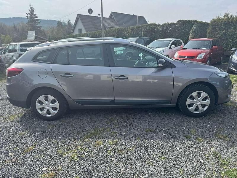 Gebraucht Renault Mégane GrandTour Authentique 110 PS (80 kW) 2012 Grau cassiopee Kombi