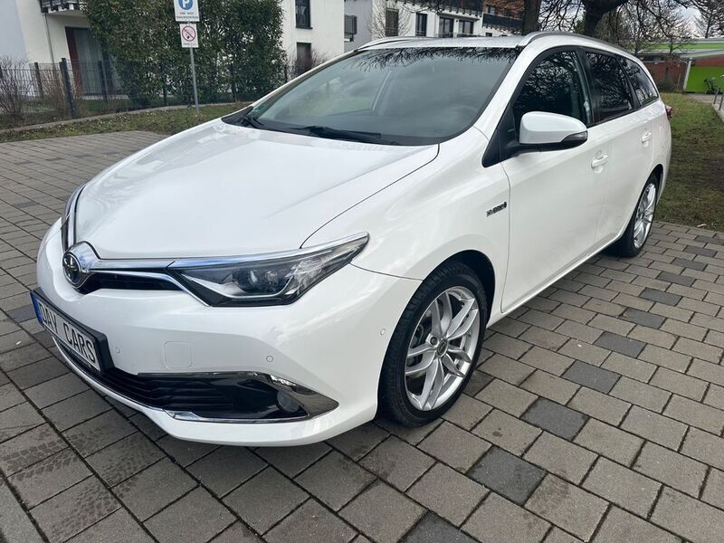 Weiß Gebraucht 2018 Toyota Auris Touring Sports Executive Kombi | 15.199 € (Fairer Preis) - Bild 1/4