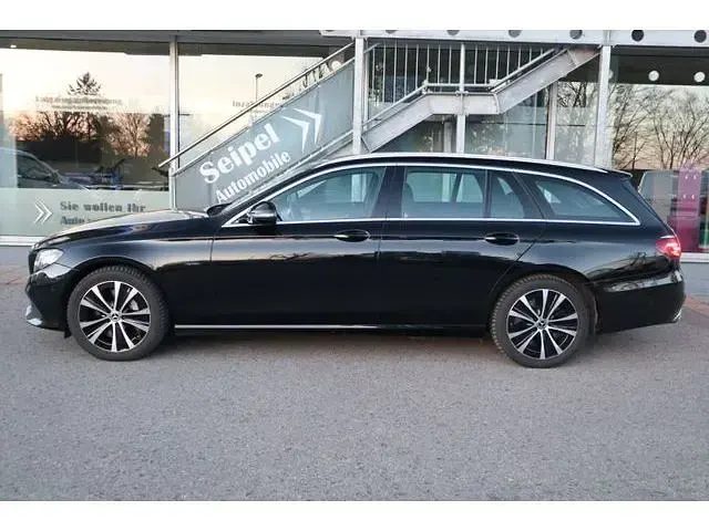 Gebraucht Mercedes E300 Avantgarde 194 PS (142 kW) 2020 Schwarz Kombi