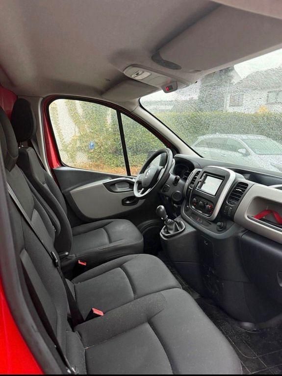 Gebraucht Renault Trafic 95 PS (69 kW) 2016 Rot Van / Kleinbus