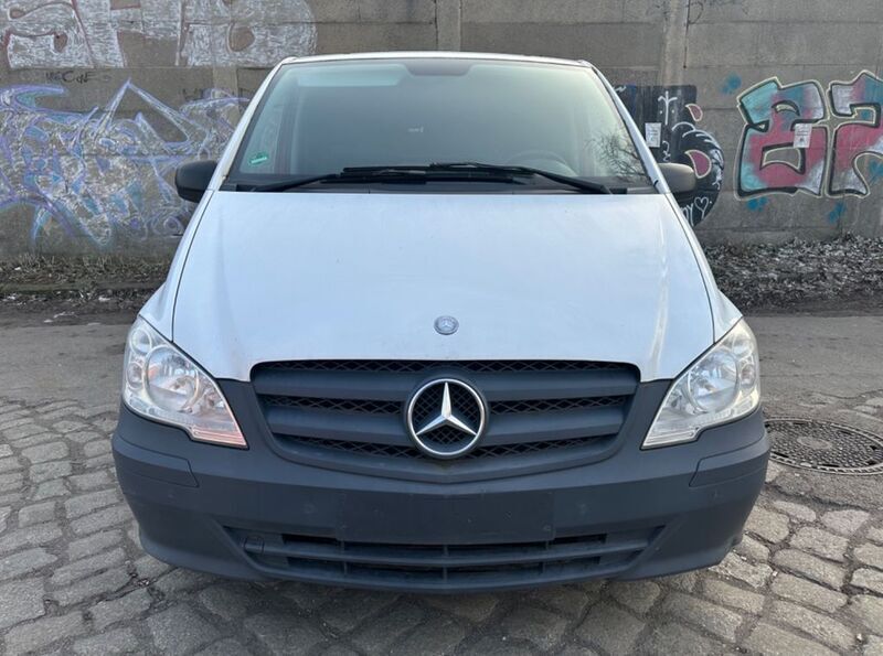 Rot Gebraucht 2013 Mercedes Vito Van / Kleinbus | 4.900 € (Superpreis) - Bild 1/4