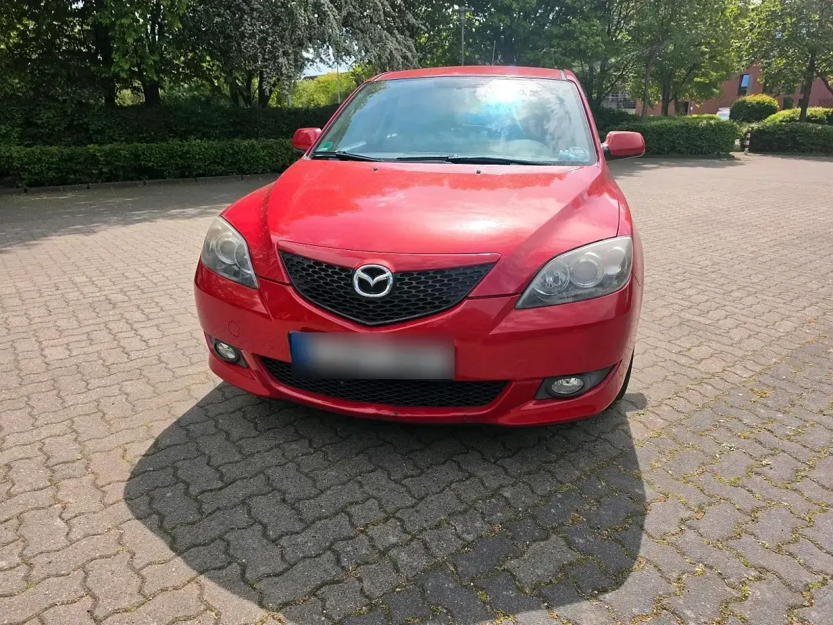 Używany Mazda 3 105 KM (77 kW) 2006 Czerwony Sedan/Limuzyna