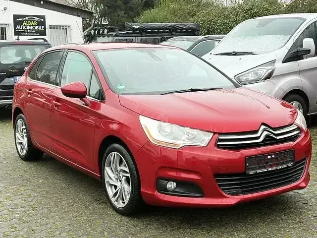 Używany Citroën C4 SELECTION 120 KM (88 kW) 2012 Czerwony Sedan/Limuzyna
