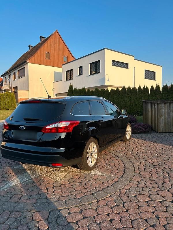 Gebraucht Ford Focus 105 PS (77 kW) 2012 Schwarz Kombi