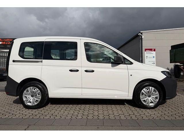 Gebraucht VW Caddy Basis 122 PS (89 kW) 2023 Candyweiß Van / Kleinbus