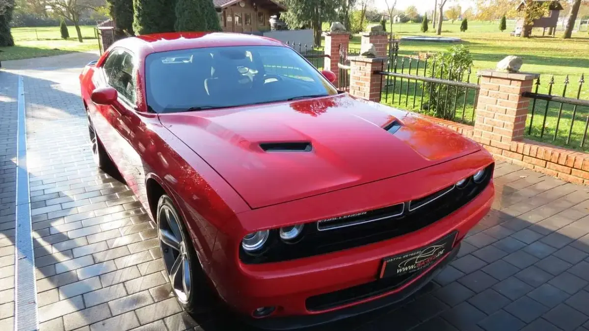 Używany Dodge Challenger 381 KM (280 kW) 2015 Czerwony Coupe