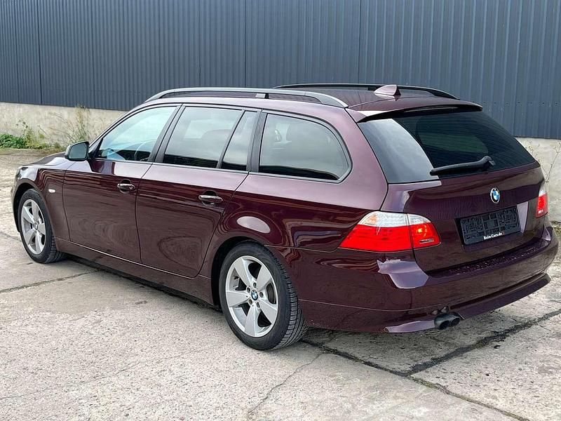 Gebraucht BMW 530 272 PS (200 kW) 2010 Barberarot Kombi