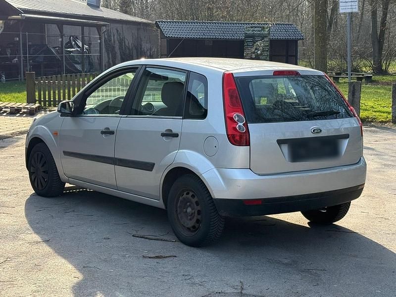 Gebraucht Ford Fiesta 69 PS (50 kW) 2006 Silber Kleinwagen