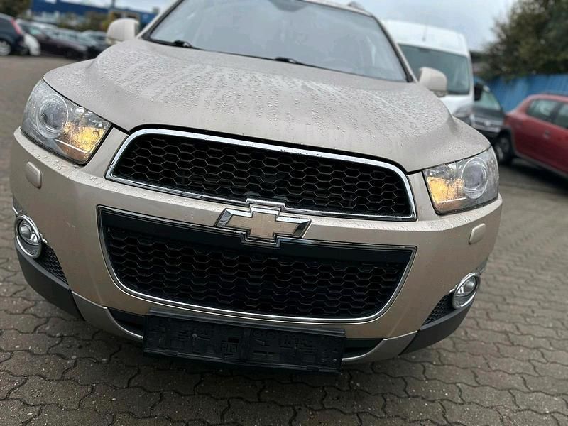 Gold Gebraucht 2011 Chevrolet Captiva SUV | 8.600 € (Etwas zu teuer) - Bild 1/4