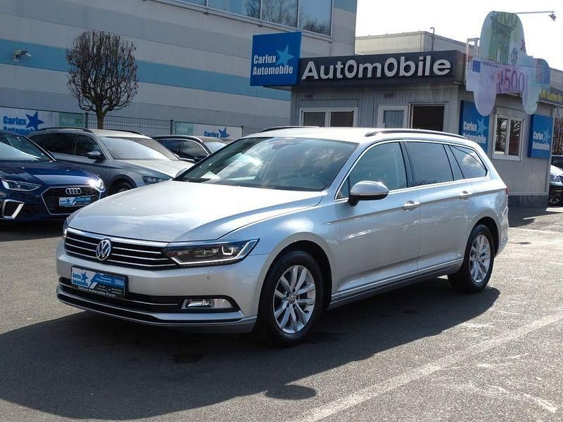 Reflexsilber metallic Gebraucht 2019 VW Passat Comfortline Kombi | 15.980 € (Fairer Preis) - Bild 1/4