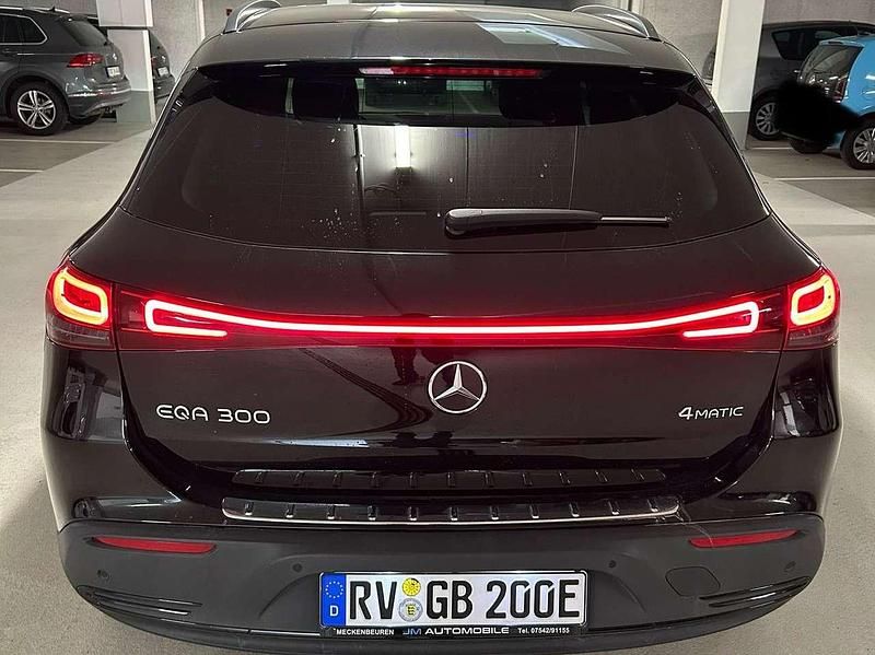 Gebraucht Mercedes EQA300 Progressive 167 kW (228 PS) 2021 Schwarz SUV