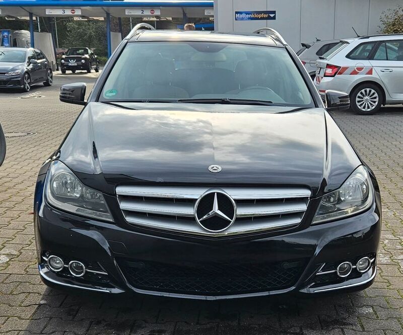 Schwarz Gebraucht 2013 Mercedes C200 Avantgarde Limousine | 9.100 € (Fairer Preis) - Bild 1/4