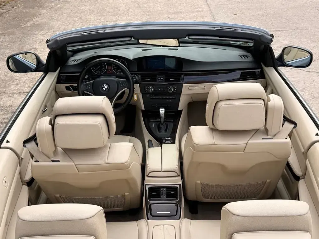 Gebraucht BMW 330 Cabriolet 245 PS (180 kW) 2012 Grau Cabrio