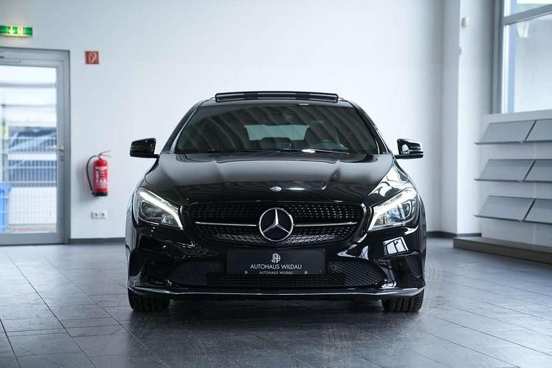 Gebraucht Mercedes CLA200 156 PS (114 kW) 2017 Nachtschwarz  unilack Kombi