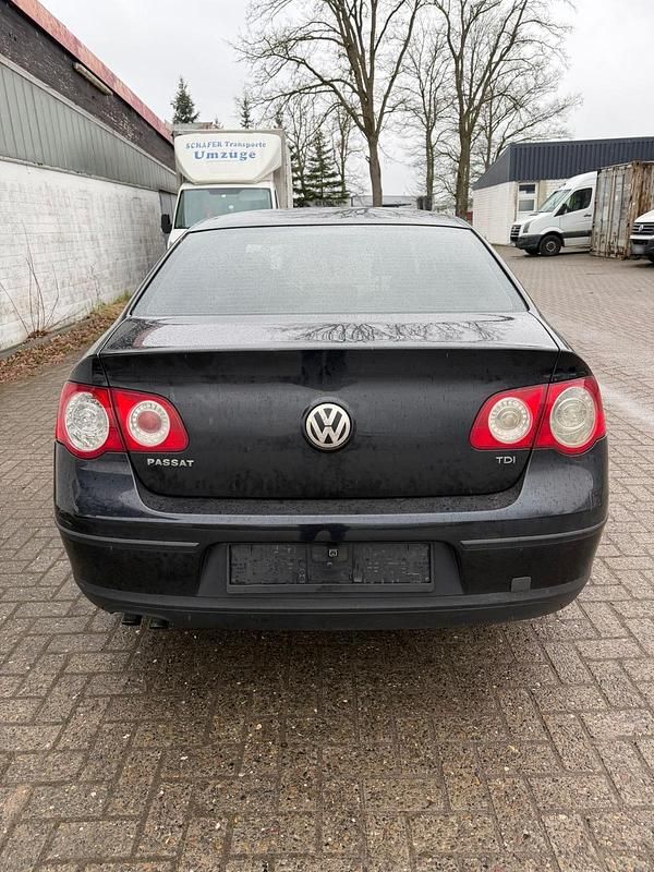 Gebraucht VW Passat 105 PS (77 kW) 2005 Schwarz Limousine