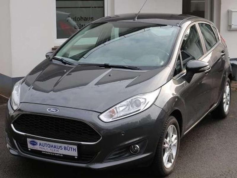 Grau Gebraucht 2017 Ford Fiesta Celebration Kleinwagen | 11.850 € (Teuer) - Bild 1/4