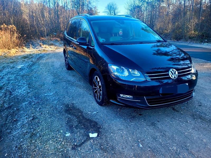 Second-hand VW Sharan Highline 170 CP (125 kW) 2012 Negru Monovolum
