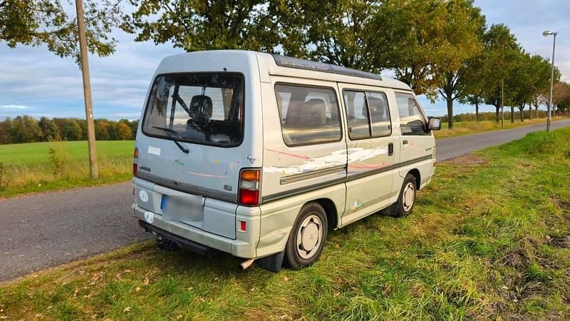 Gebraucht Mitsubishi L300 112 PS (82 kW) 1993 Silber Van / Kleinbus