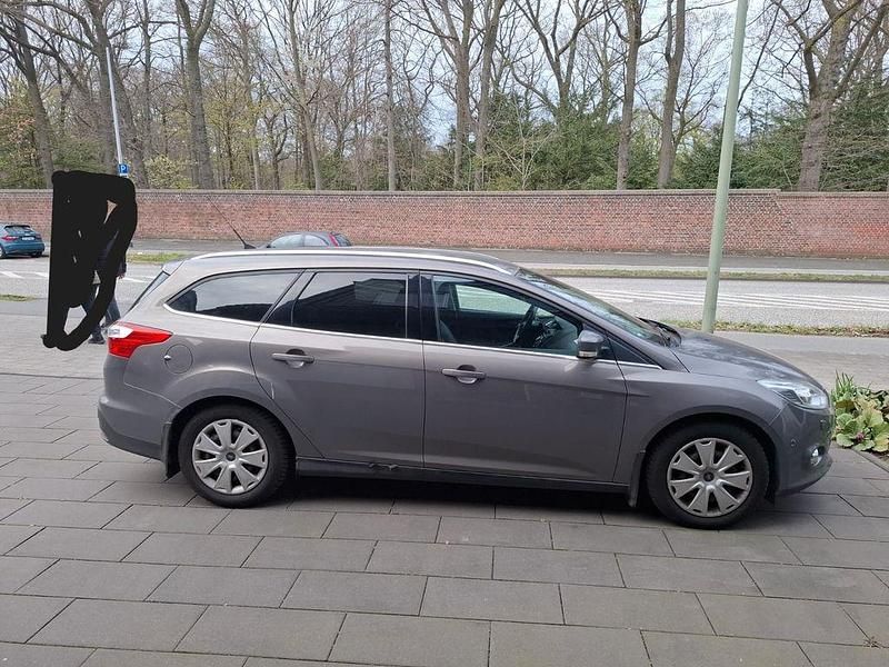 Gebraucht Ford Focus Titanium 182 PS (133 kW) 2011 Braun Limousine