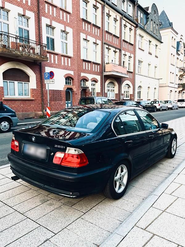 Gebraucht BMW 320 170 PS (125 kW) 2001 Schwarz Limousine