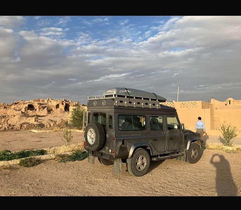 Gebraucht Land Rover Defender 122 PS (89 kW) 2010 Grau Kombi