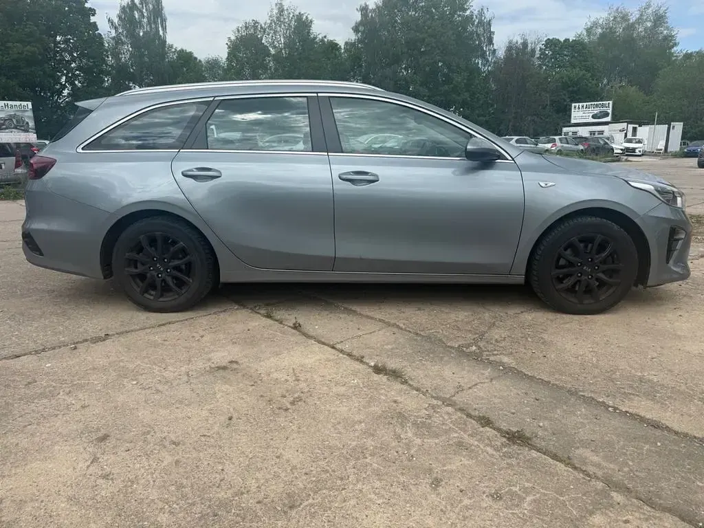 Usado Kia Ceed 136 CV (100 kW) 2019 Plateado Utilitario