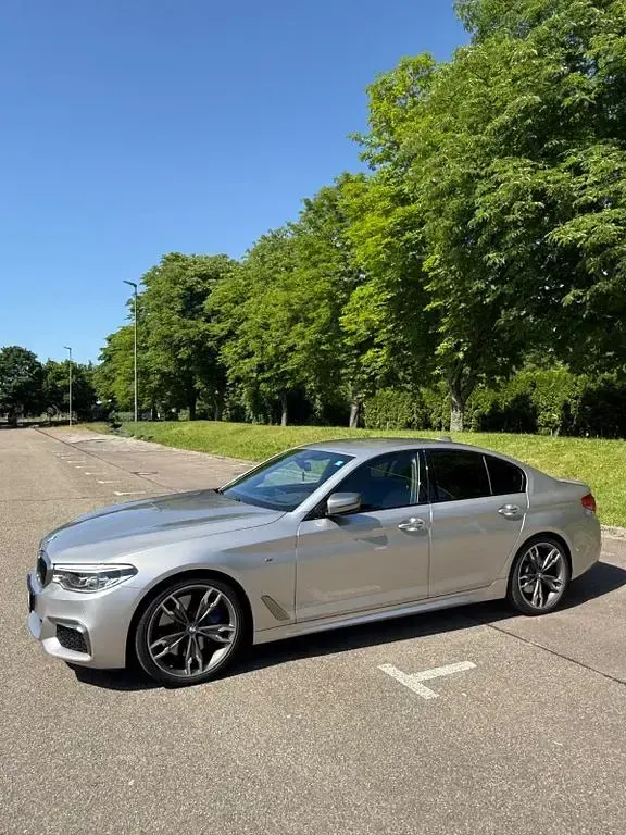 Gebraucht BMW M550 Performance 400 PS (294 kW) 2018 Silber Limousine