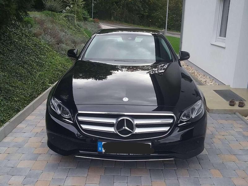 Schwarz Gebraucht 2016 Mercedes E200 Avantgarde Limousine | 24.990 € (Fairer Preis) - Bild 1/4