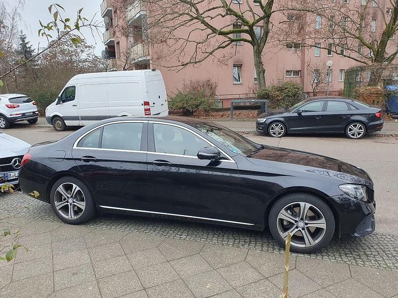 Gebraucht Mercedes E250 Avantgarde 211 PS (155 kW) 2016 Schwarz Limousine