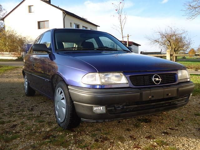 Gebraucht Opel Astra 71 PS (52 kW) 1995 Blau Kleinwagen