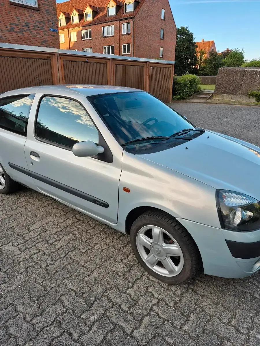 Gebraucht Renault Clio 75 PS (55 kW) 2003 Silber Kleinwagen