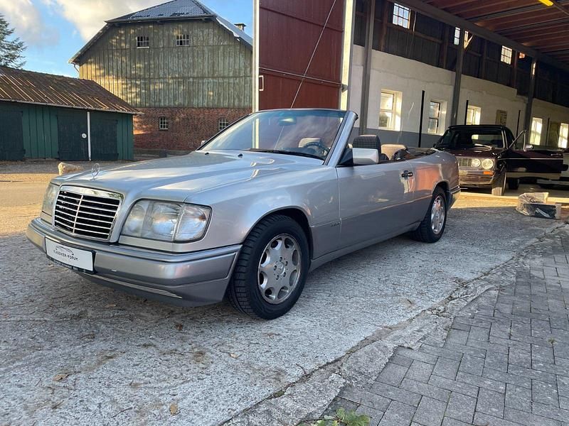 Silber Gebraucht 1994 Mercedes E200 Sportline Cabrio | 11.500 € - Bild 1/4