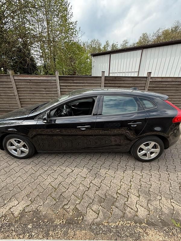 Gebraucht Volvo V40 114 PS (83 kW) 2015 Schwarz Limousine